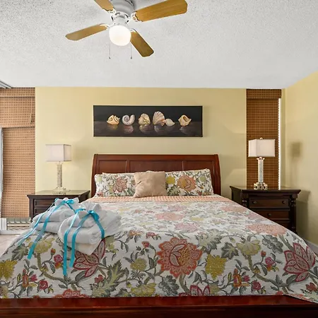 Beautiful Long Beach Condo Unit 1-1206! Two Gulf Masters!